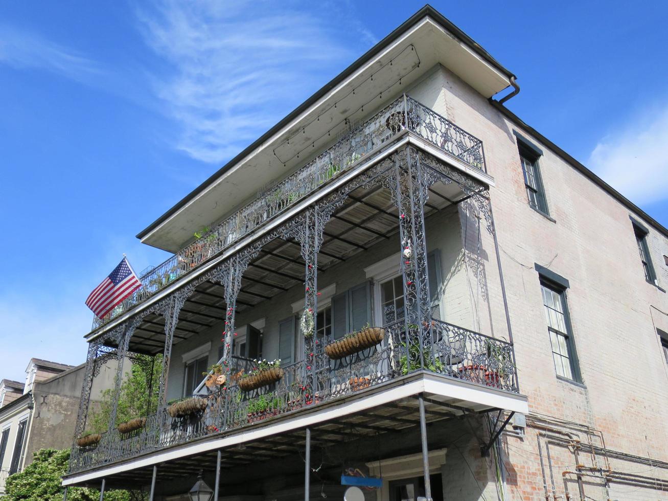 Bourbon Street vid det franska kvarteret i New Orleans, Louisiana foto