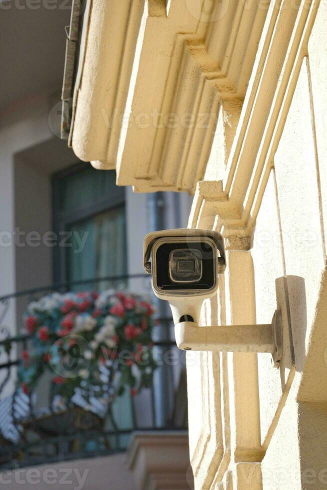 utomhus- säkerhet kamera på en byggnad i istanbul foto