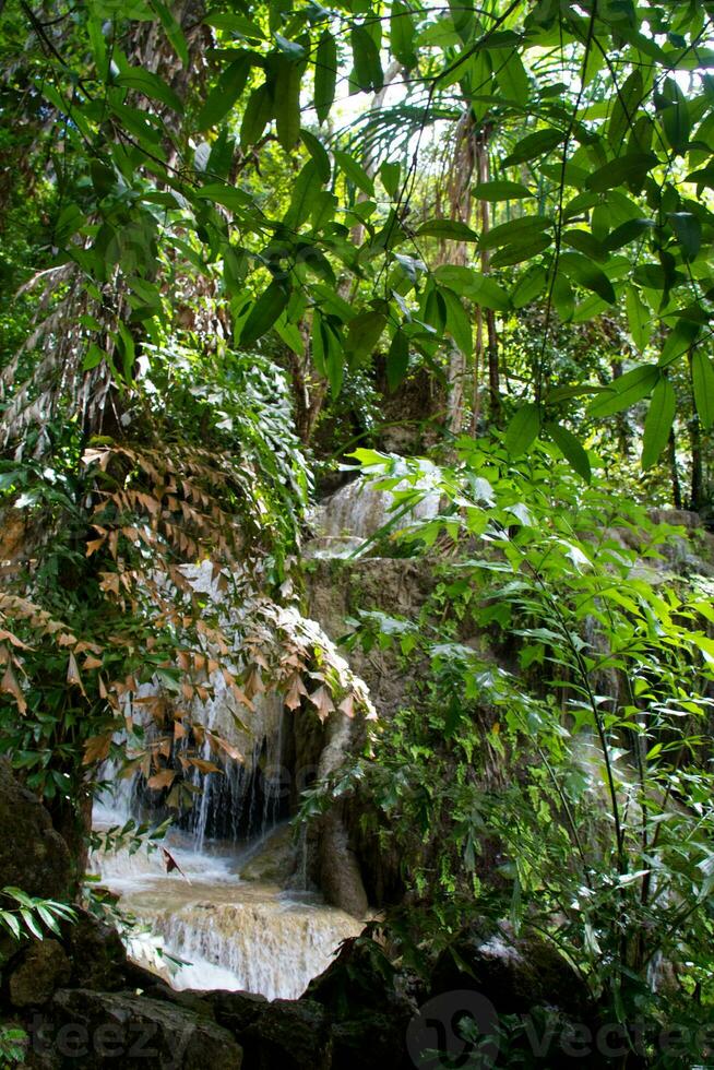 erawan vattenfall, kanchanaburi, thailand foto