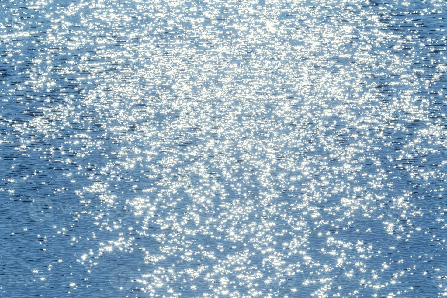 se på solsken i en blå vatten foto