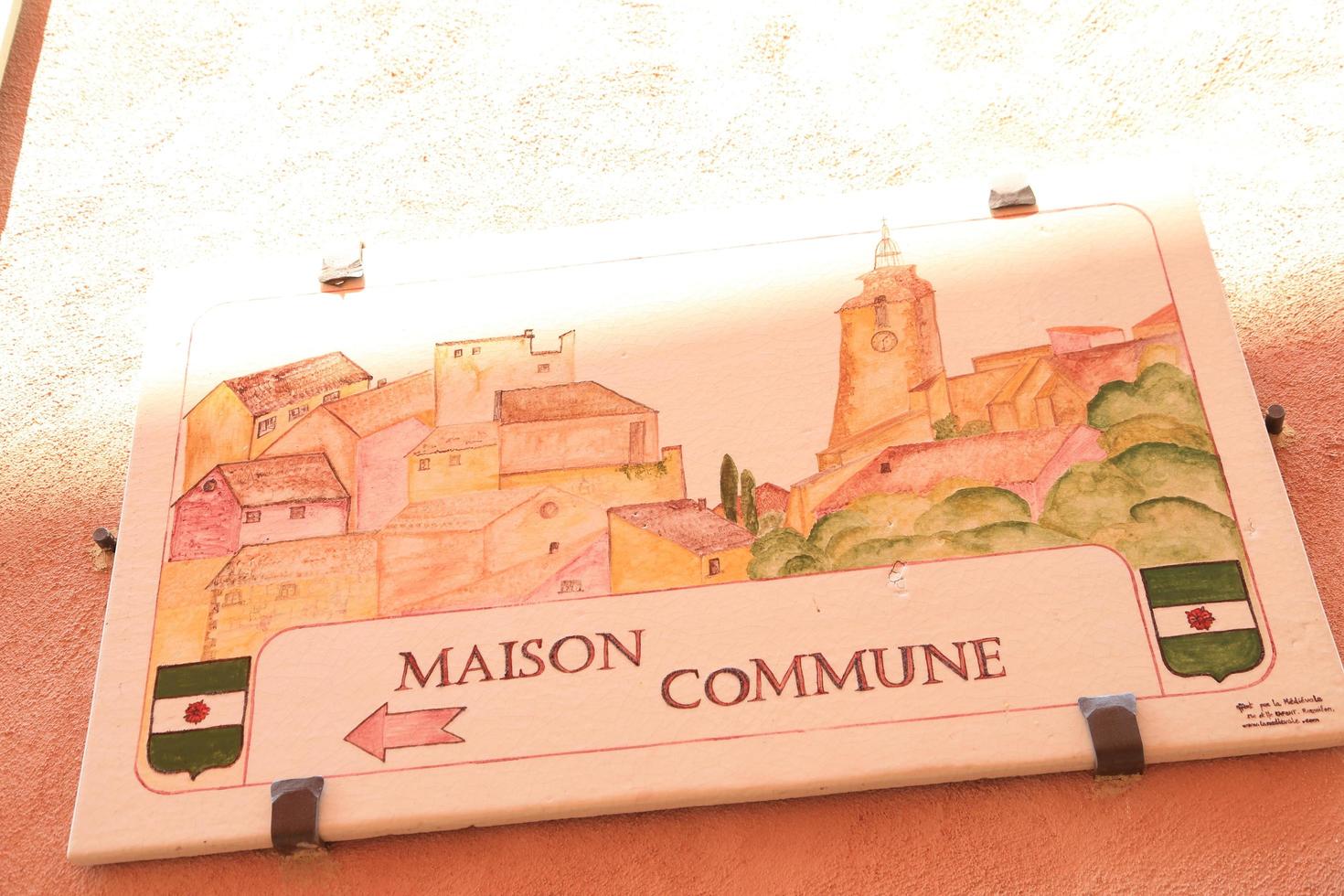 utsikt över vackra byn roussillon frankrike foto