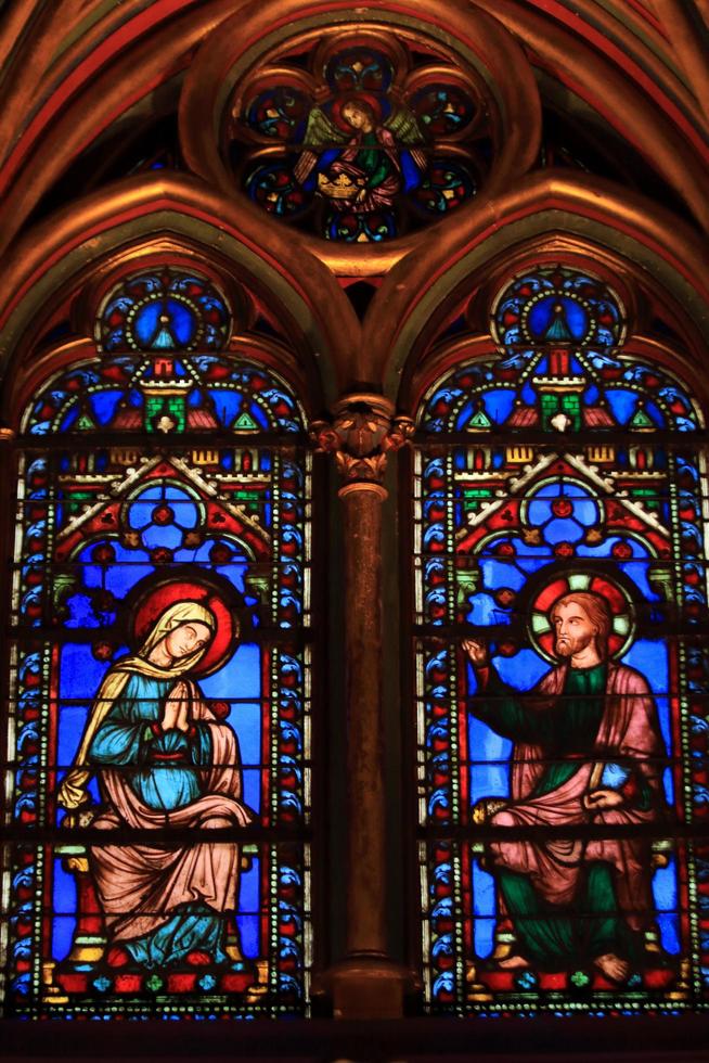 målat glas i saint chapelle kyrka paris frankrike foto