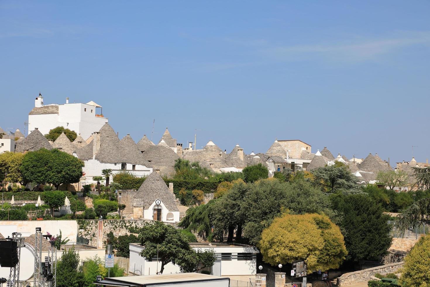 stadsbild av typiska Trulli -hus i Alberobello Italien foto