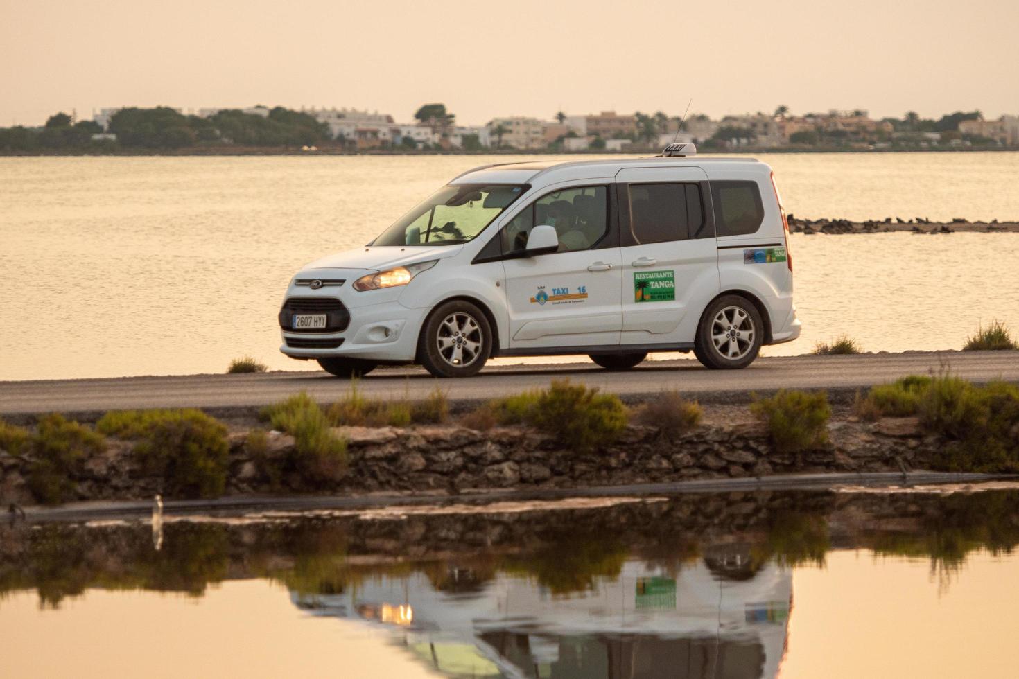 taxi i ses salines naturpark i formentera, spanien i tider o foto