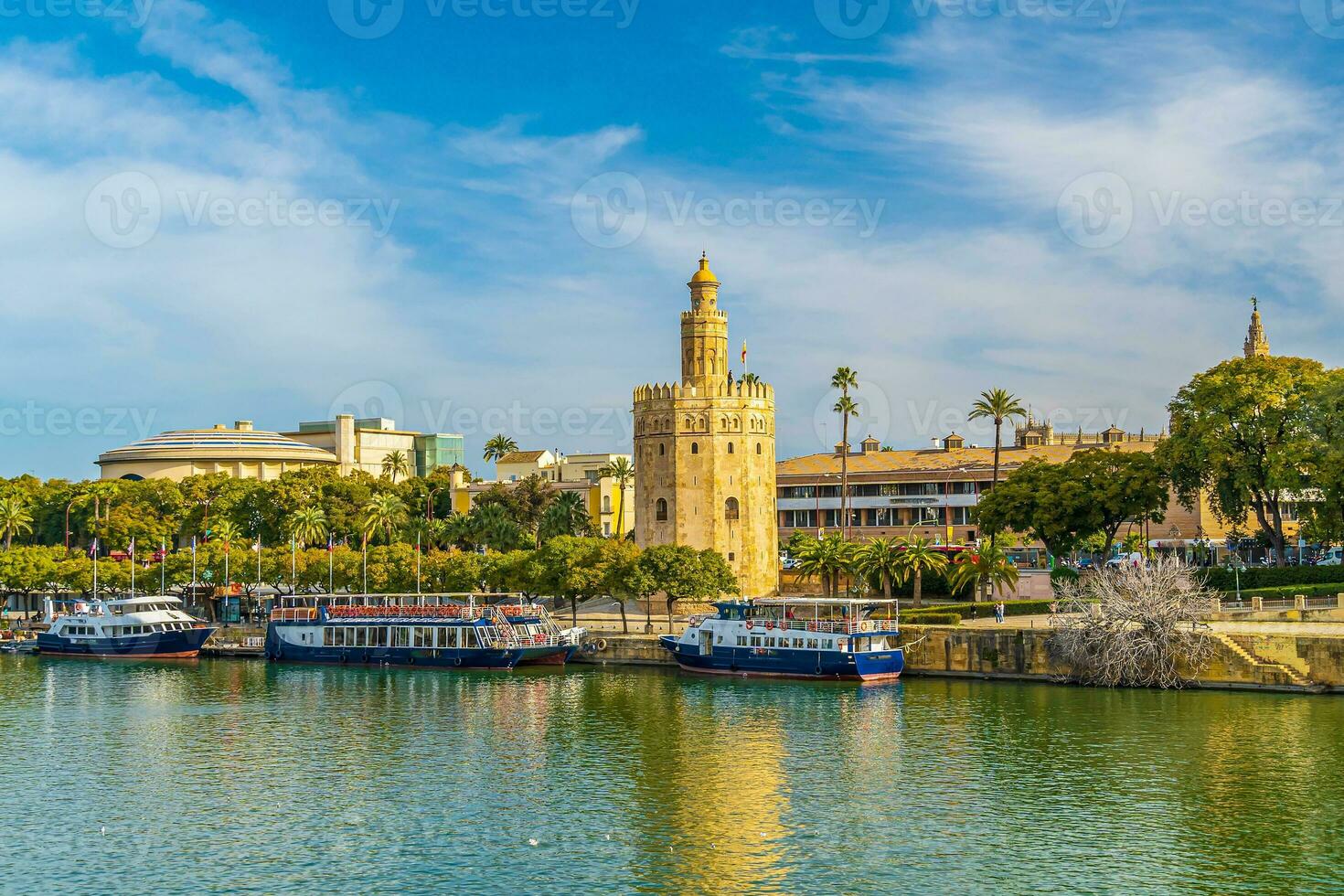 se av gyllene torn eller torre del oro av Sevilla, andalusien, Spanien foto