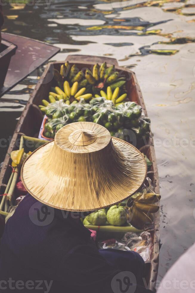 damnoen saduak flytande marknadsföra i ratchaburi nära Bangkok, thailand foto