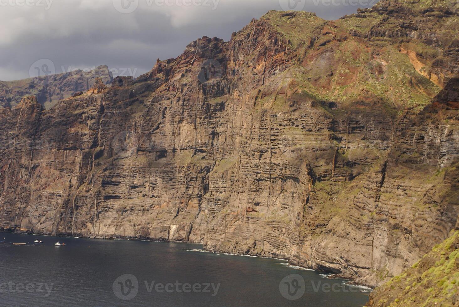 se av los giganter klippor. teneriffa, kanariefågel öar, Spanien foto