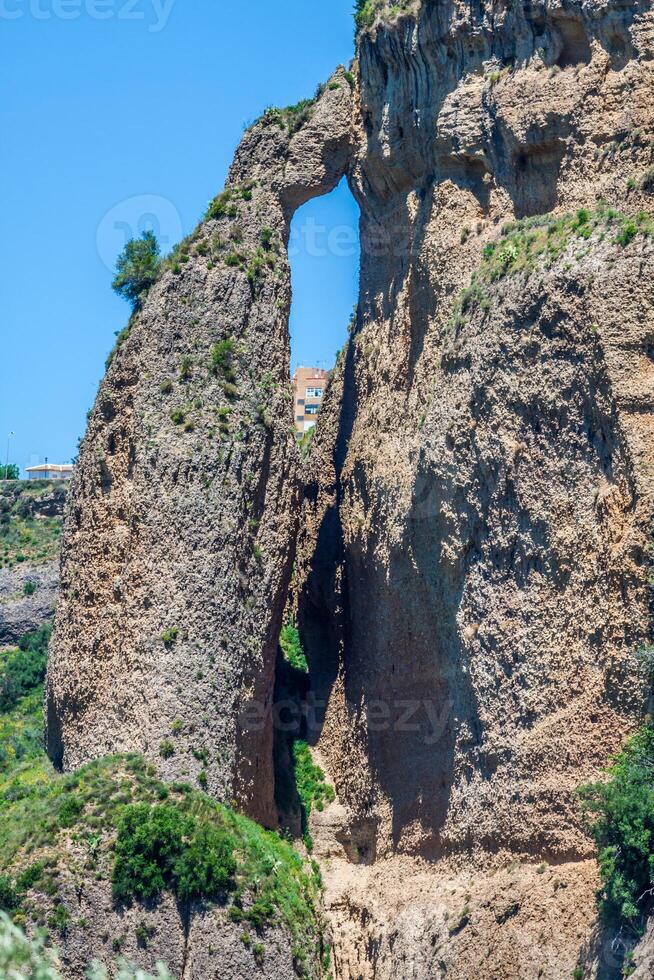 andalusien landskap, landsbygden väg och sten i ronda, Spanien foto