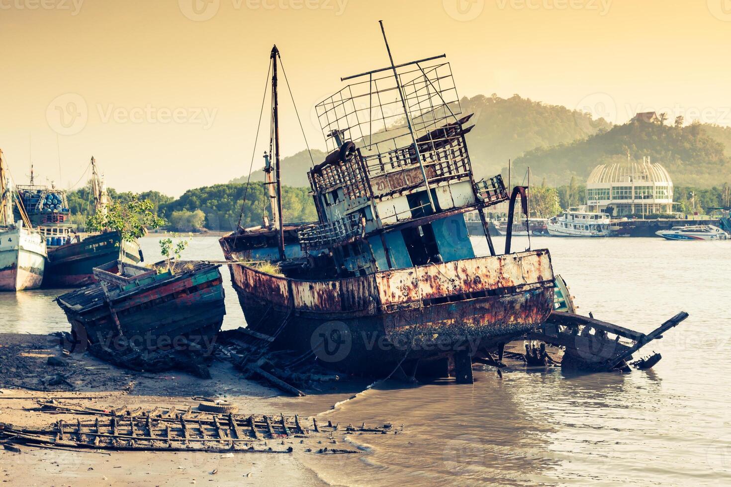 trä- lokal- fiskare båt. phuket ö. thailand foto