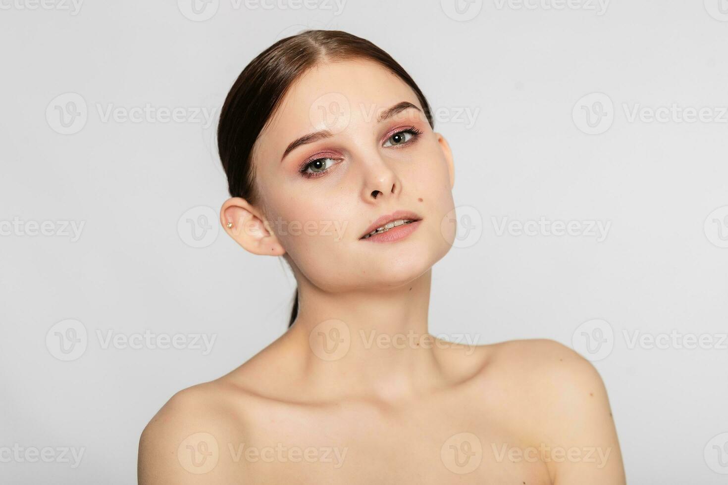 skönhet hud kvinna naturlig smink ansikte kosmetisk begrepp foto
