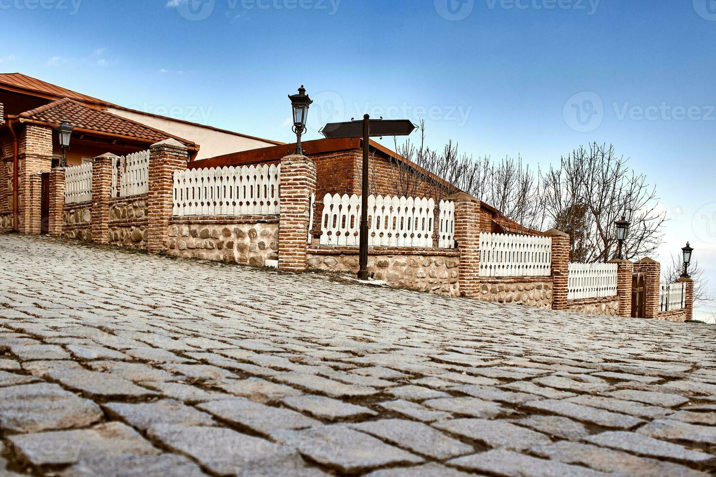 pittoresk gata i sighnaghi signagi , kakheti , georgien. sighnaghi är känd som en kärlek stad i georgien. foto