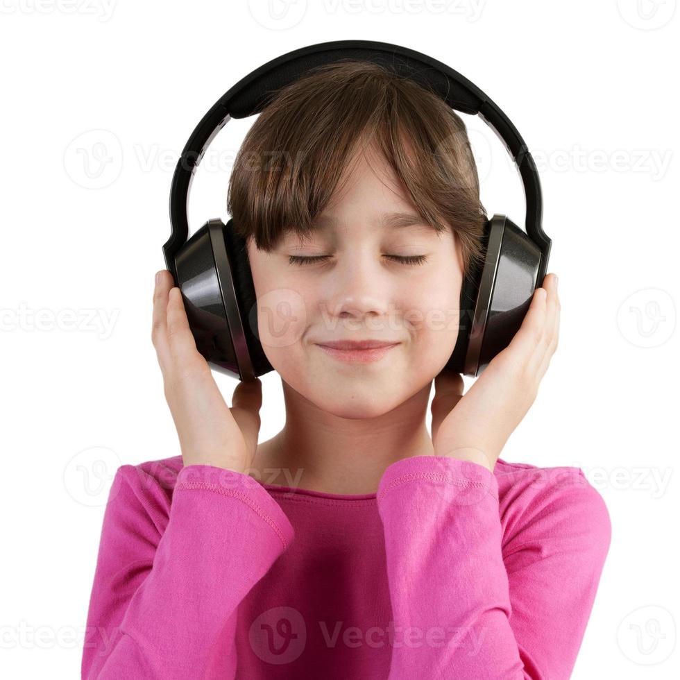 flicka som har kul att lyssna på musik på hörlurar foto