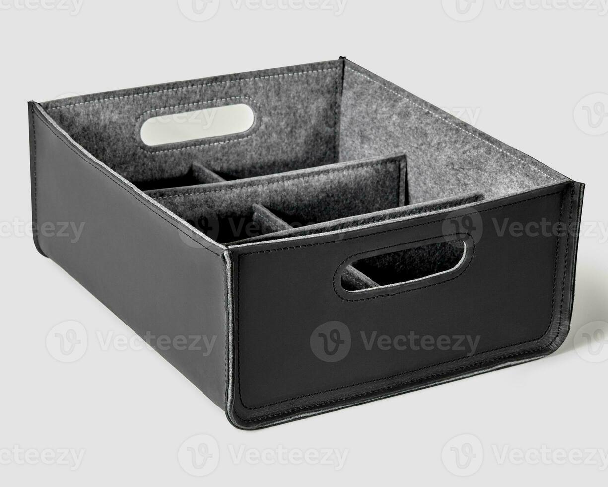 svart läder lagring låda med känt foder, avdelare och handtag foto