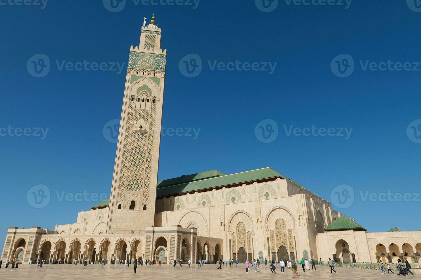 full längd fotografi av hassan ii moské i casablanca, marocko foto