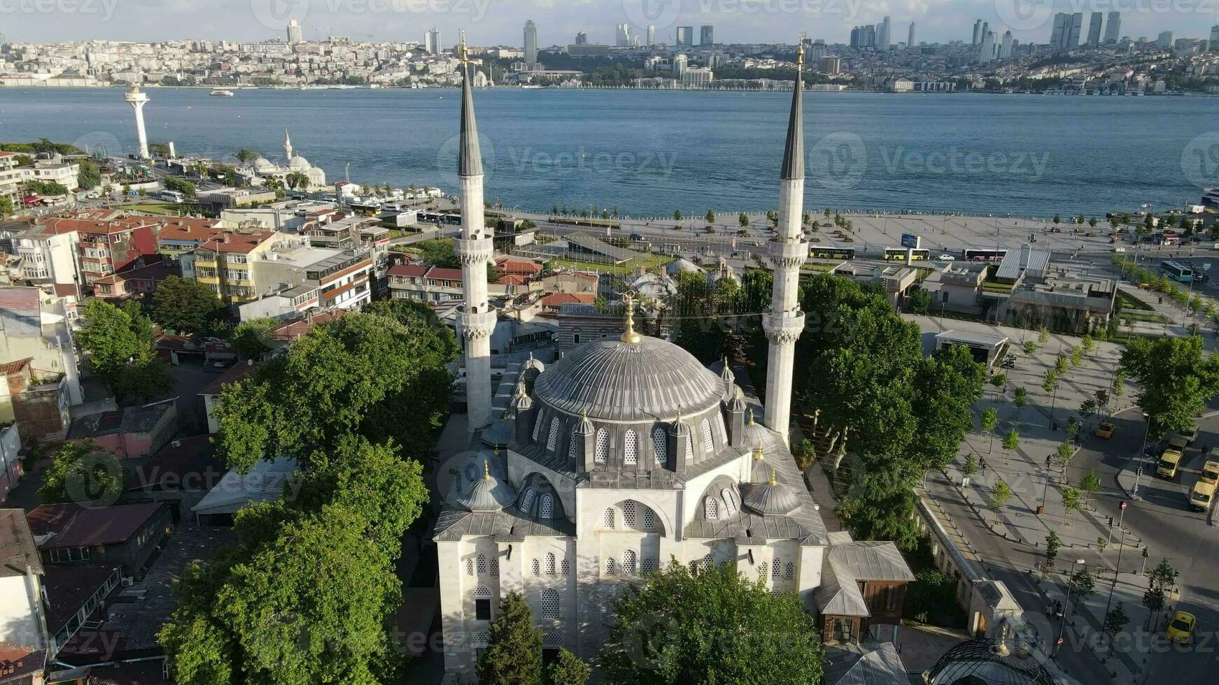 yeni valide moské uskudar av istanbul foto