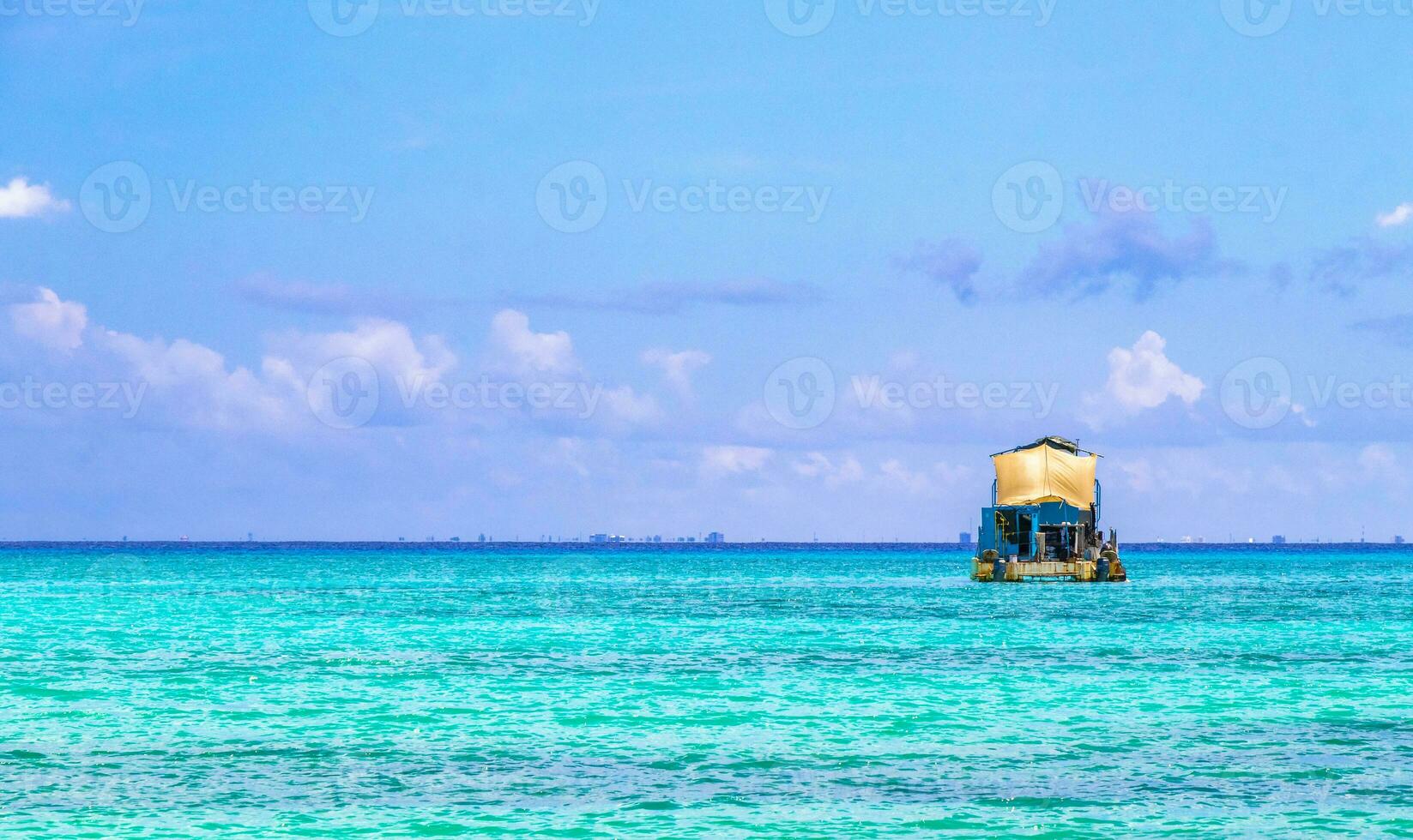 båtar yachter katamaran brygga färja playa del carmen cozumel Mexiko. foto