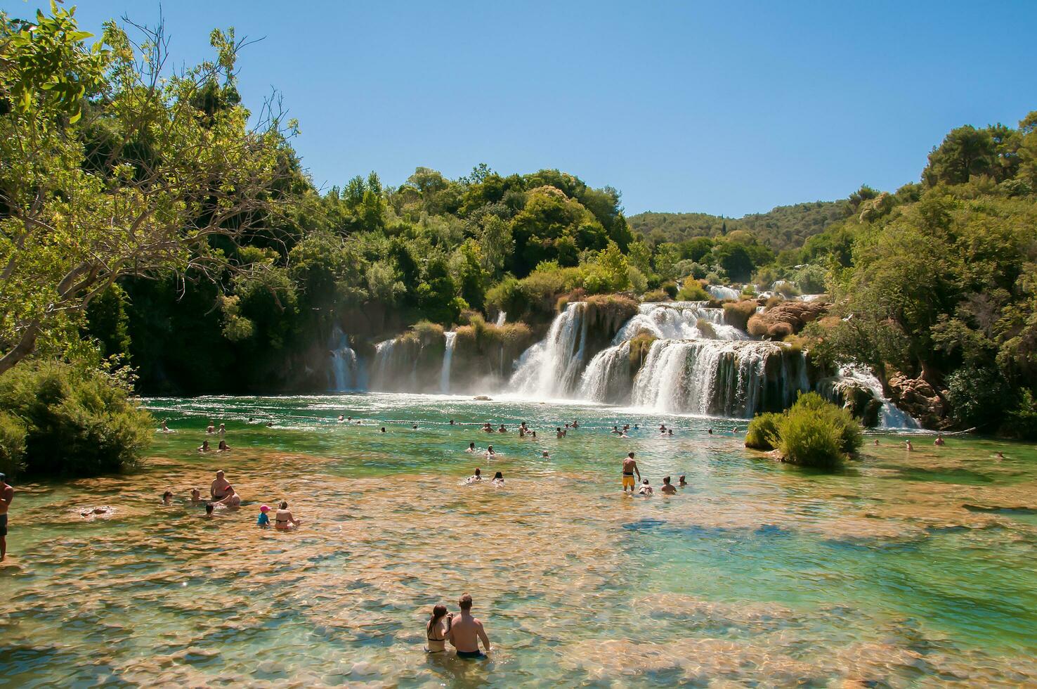 landskap i krka nationell parkera i kroatien, känd för dess skön vattenfall foto