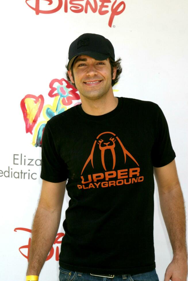 Zachary levi anländer på de en tid för hjältar pediatrisk AIDS 2008 fördel på de veteraner administrering grunder westwood ca juni 8 2008 foto