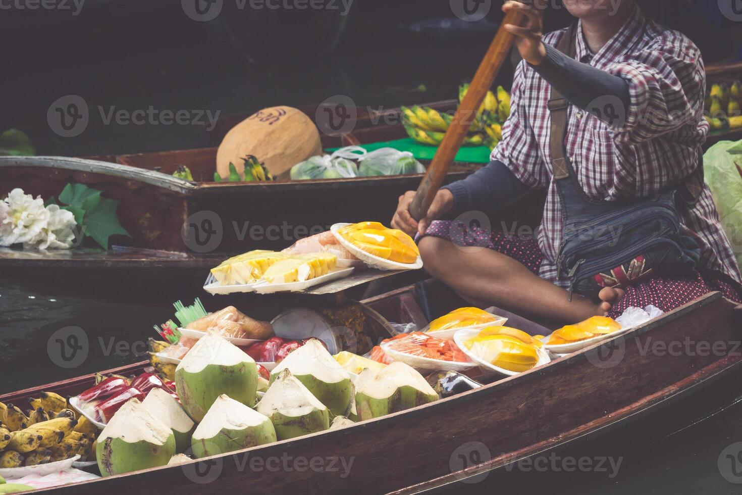 damnoen saduak flytande marknadsföra i ratchaburi nära Bangkok, thailand foto