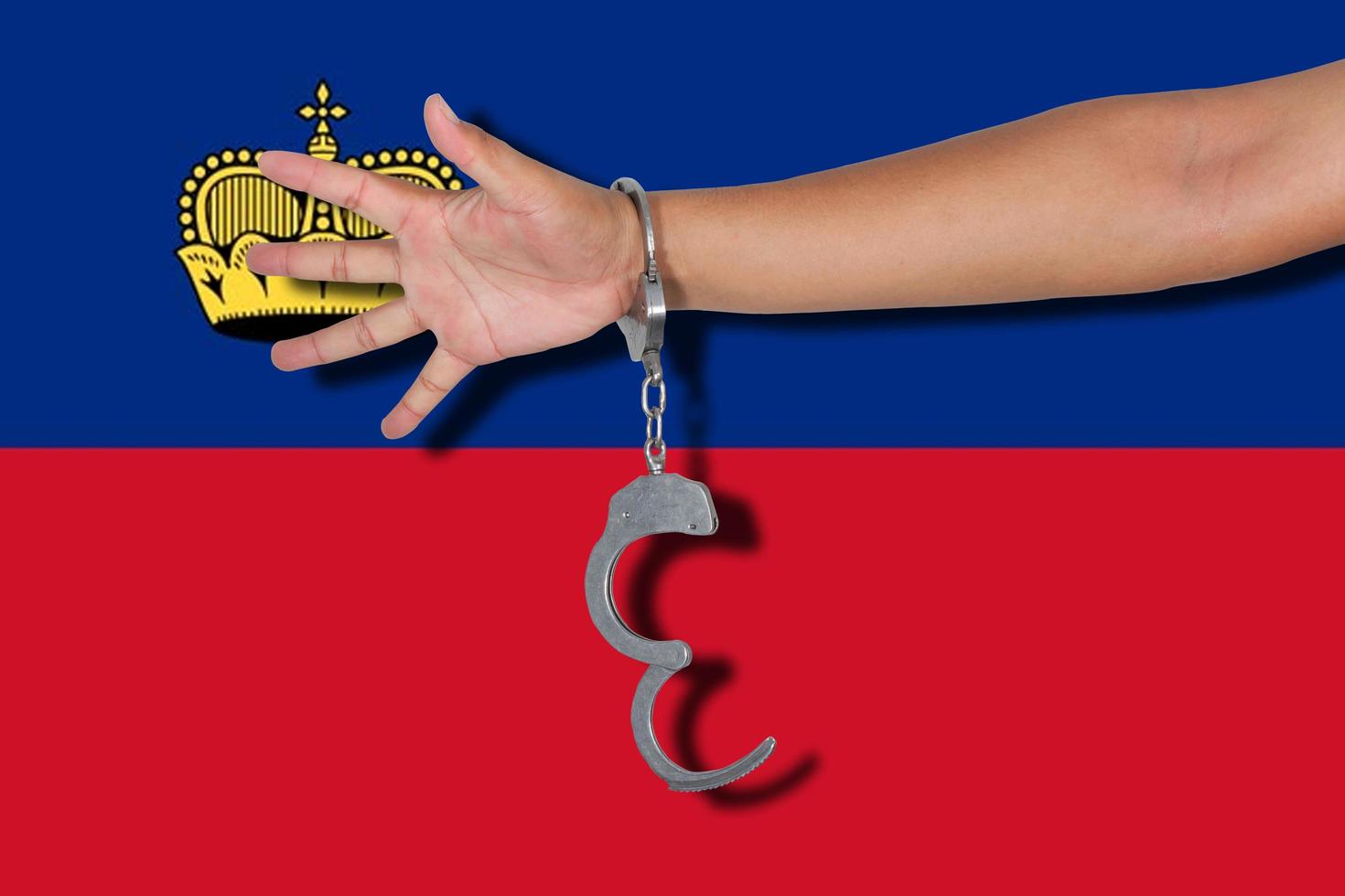 handbojor med handen på Liechtensteins flagga foto