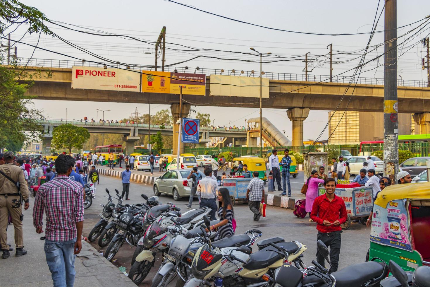 trafik i New-Delhi, Indien foto