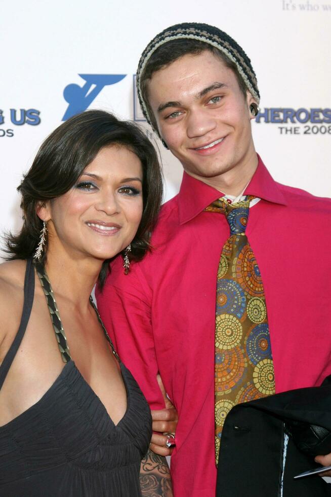 nia peeples son christopher hewett anländer på de 2008 hjälte utmärkelser på de universell hilton los angeles ca juni 6 2008 foto