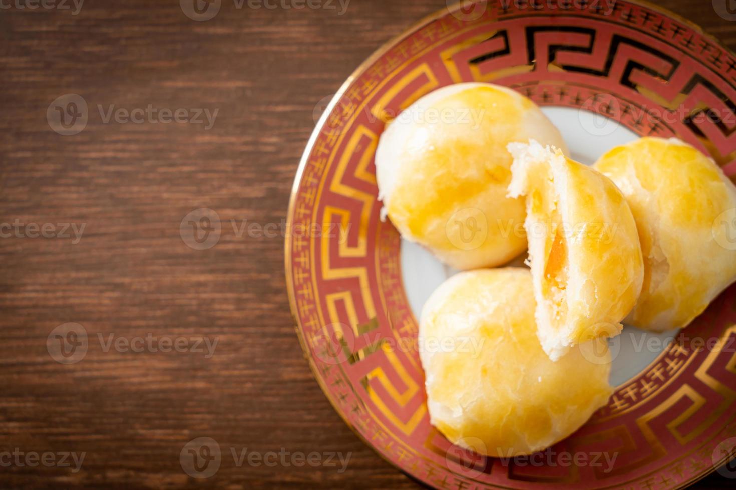 kinesisk konditorivarningskaka med saltat äggnöt foto