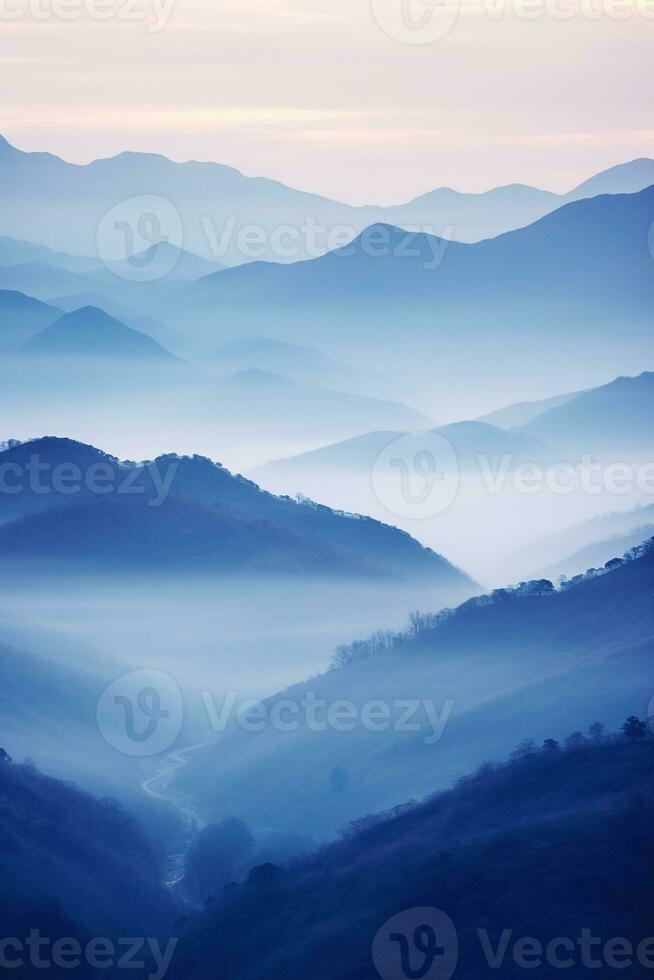 ai genererad skön landskap av bergen i dimmig morgon.skönhet i natur. foto