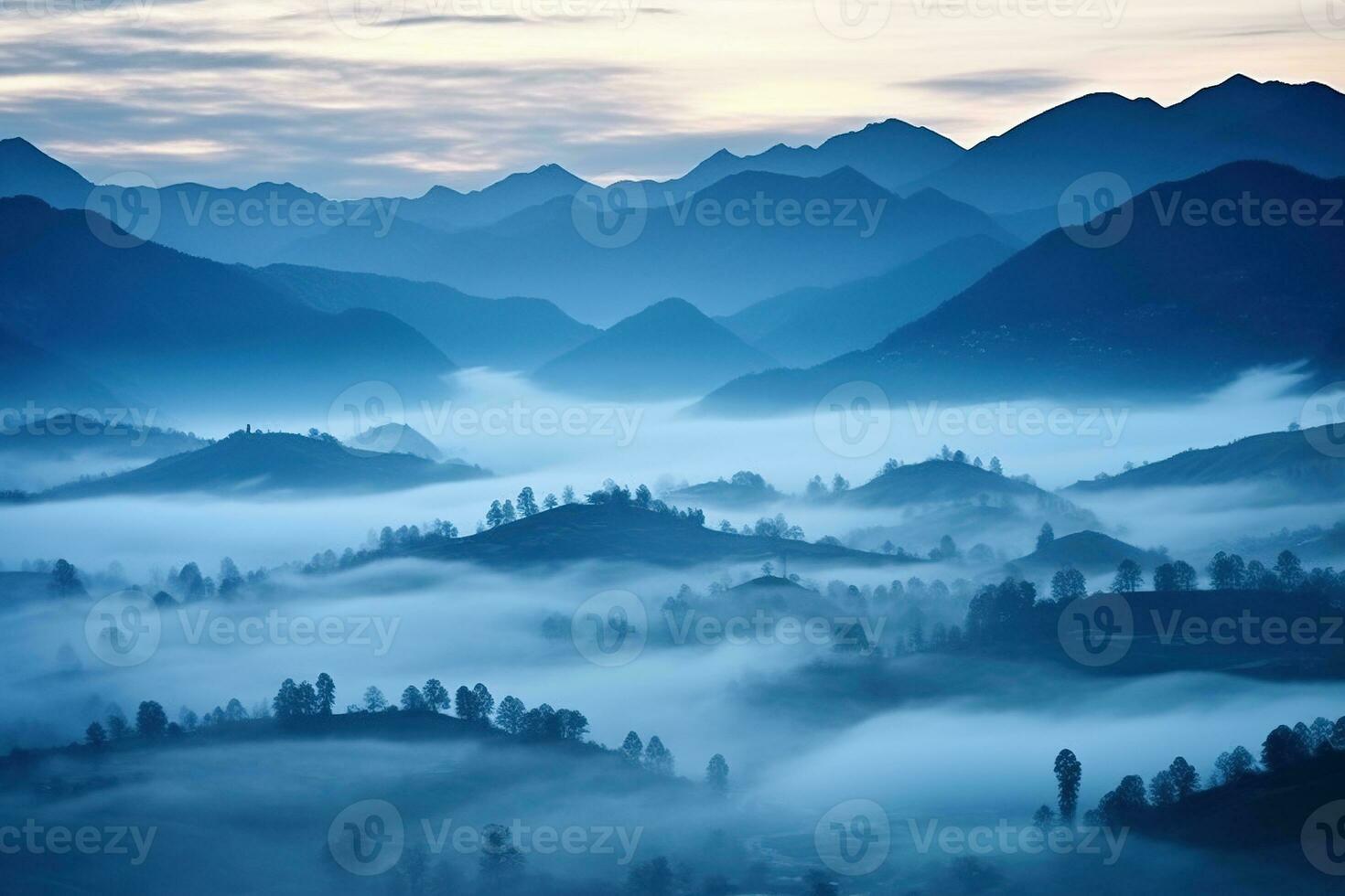 ai genererad skön landskap av bergen i dimmig morgon.skönhet i natur.ai genererad foto