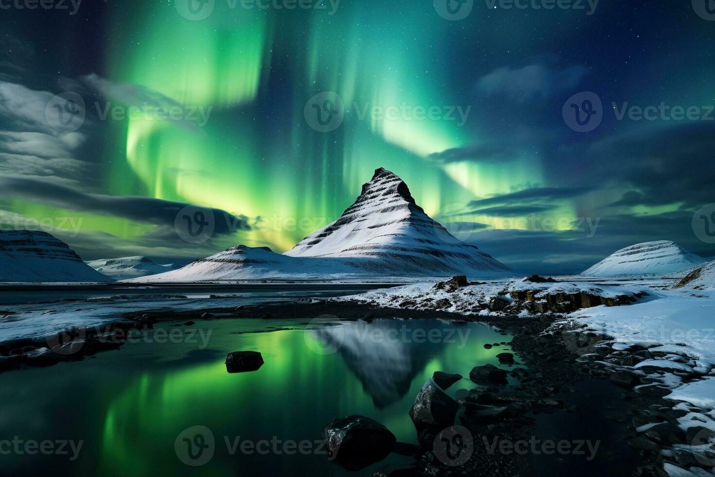 nordlig lampor över snöig berg räckvidd med reflexion i vatten ai genererad foto