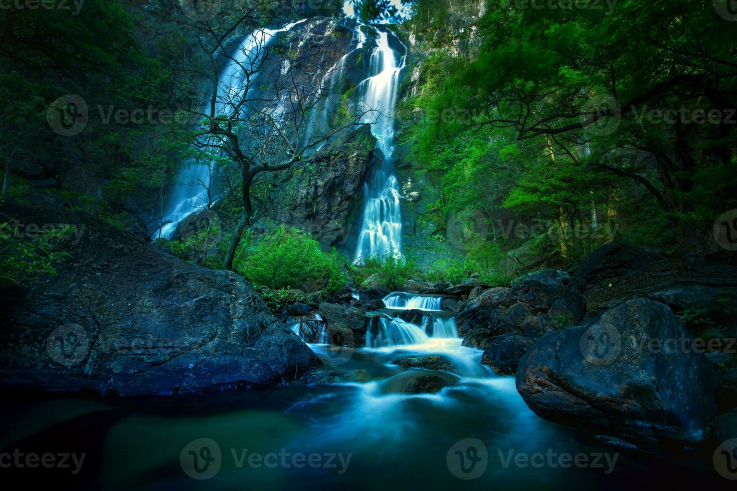 klong lan vatten falls nationell parkera i nordlig av thailand foto