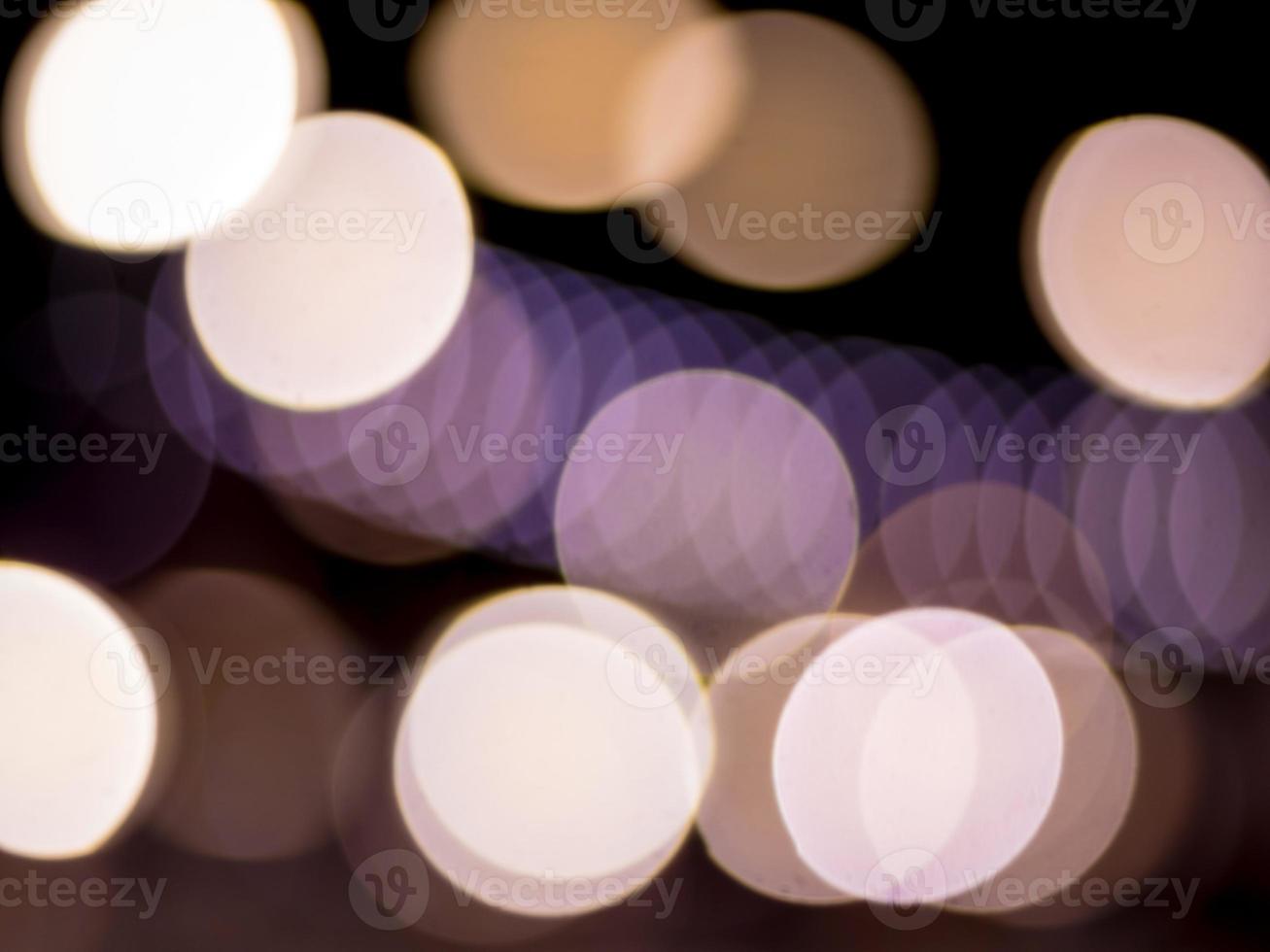 bokeh av belysning på natten som bakgrund foto