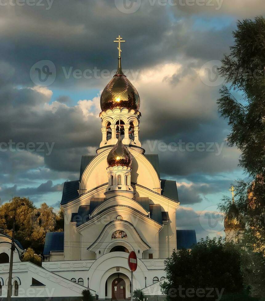 ortodox kyrka bakgrund, gammal katedral foto