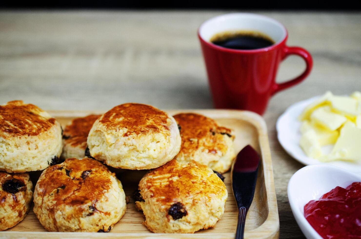 närbild av scone hemlagad för kaffetider bakgrunder foto