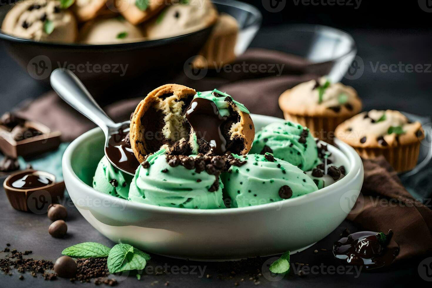 mynta choklad chip is grädde i en skål med mynta choklad chip småkakor. ai-genererad foto