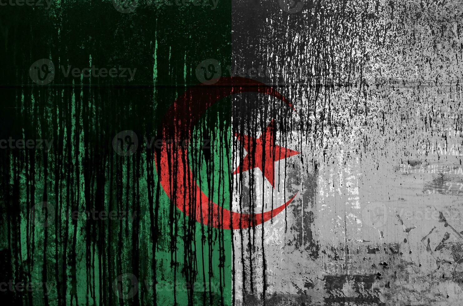 algeriet flagga avbildad i måla färger på gammal och smutsig olja tunna vägg närbild. texturerad baner på grov bakgrund foto