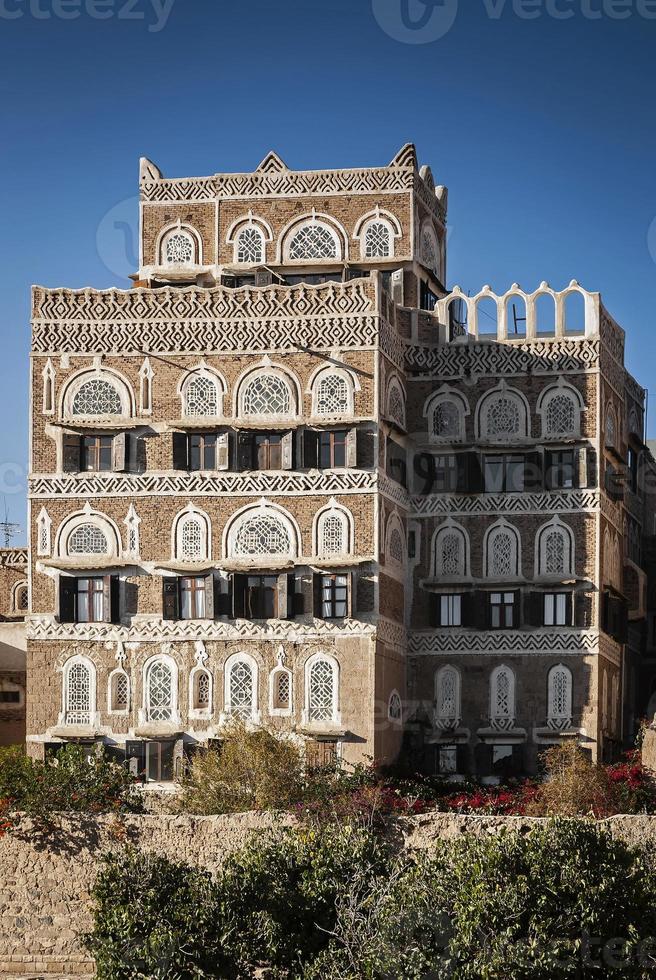 traditionell arkitektur byggnader visa i Sanaa stadens gamla stad i Jemen foto