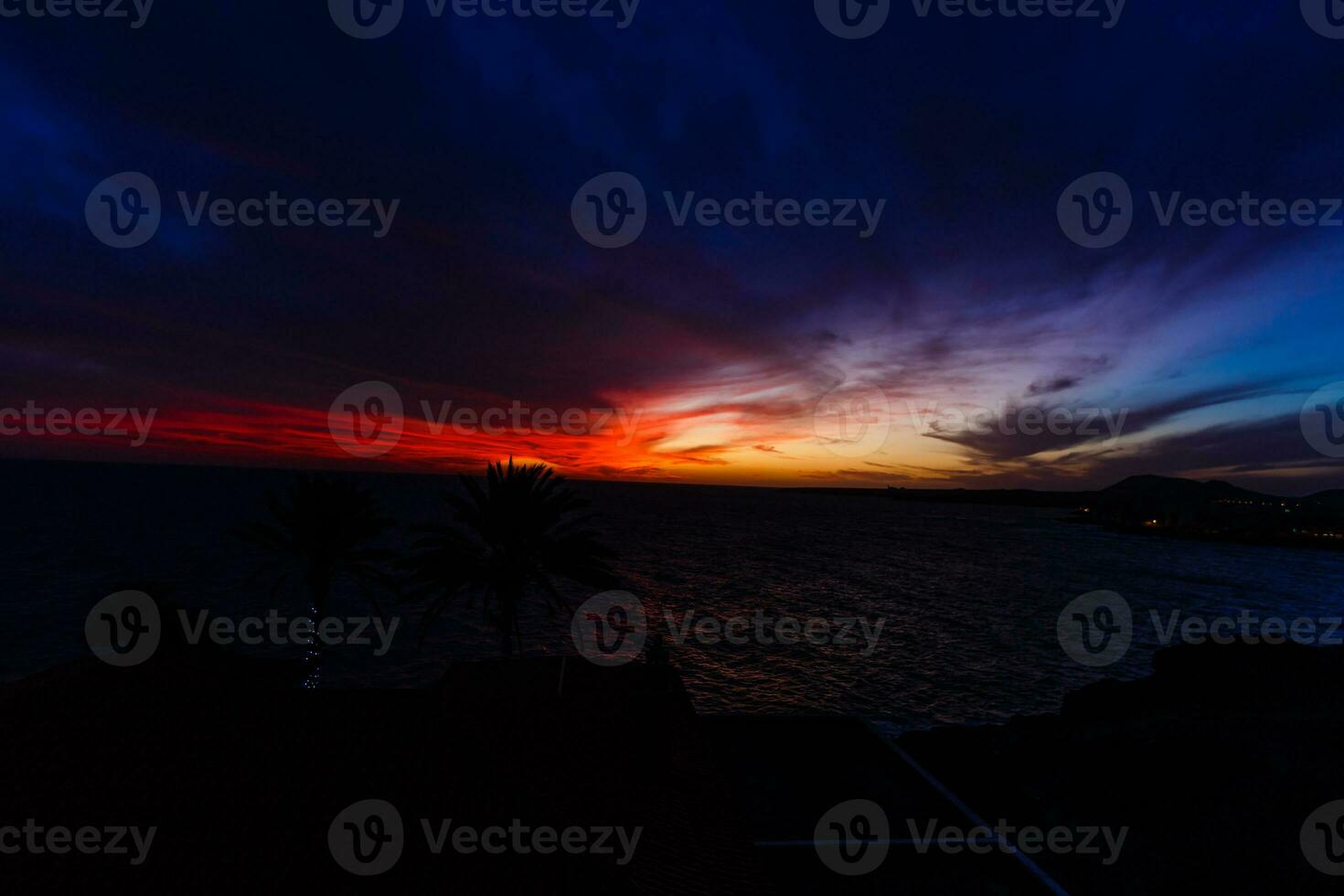 tropisk solnedgång - atlanten kust landskap på tenerife foto