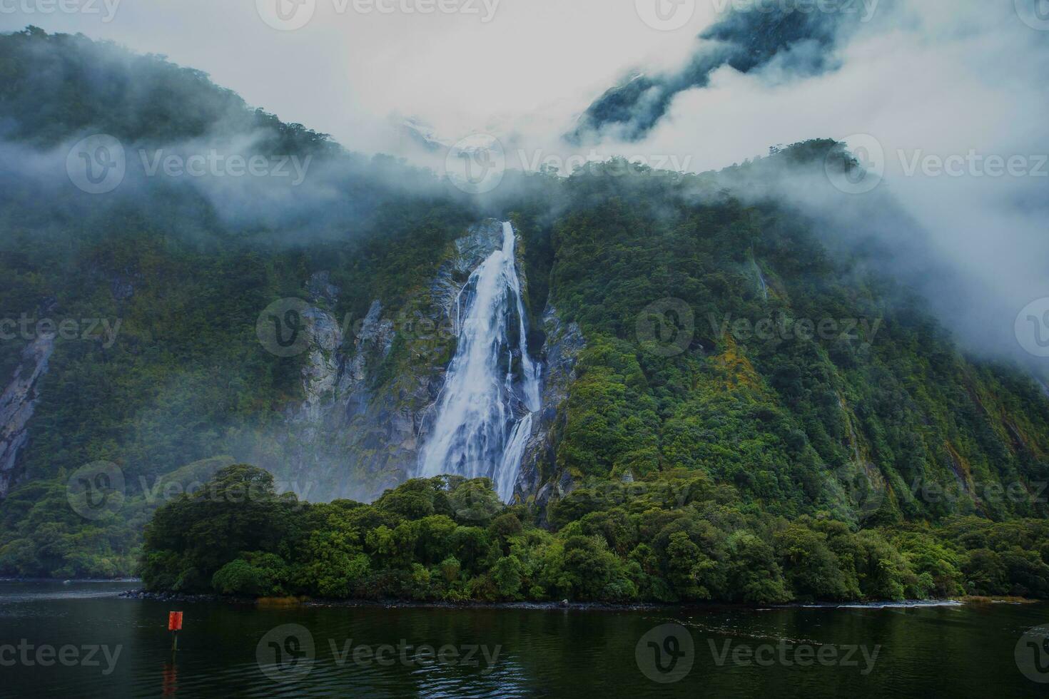 vatten falls i milford ljud fjordland nationell parkera sydland ny zealand foto