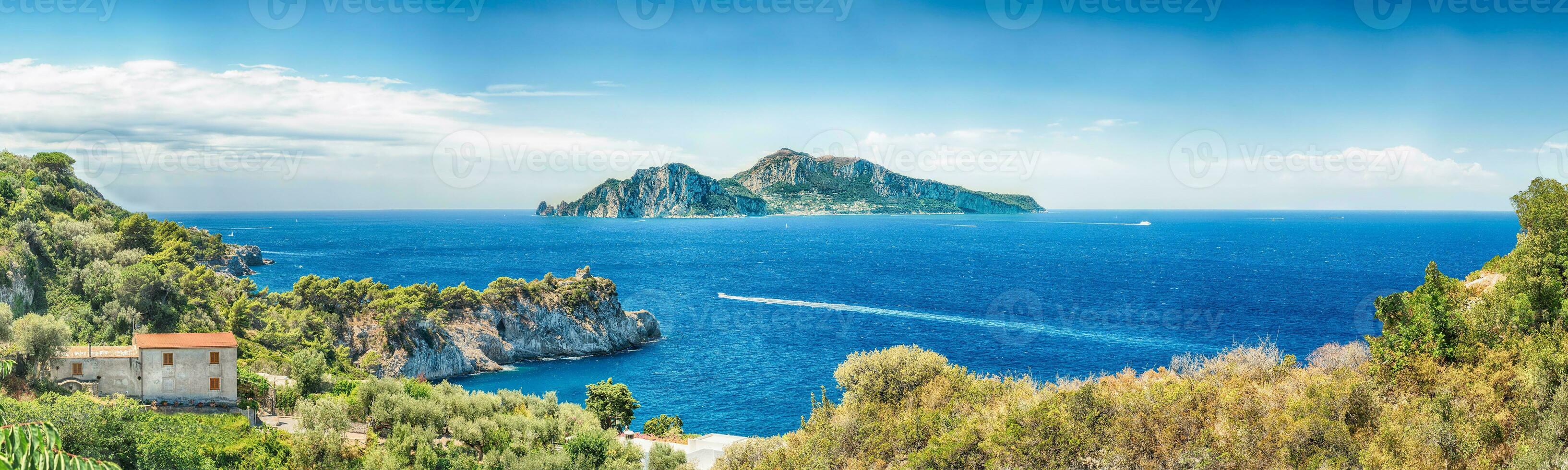 panorama- antenn se med de ö av capri, Italien foto