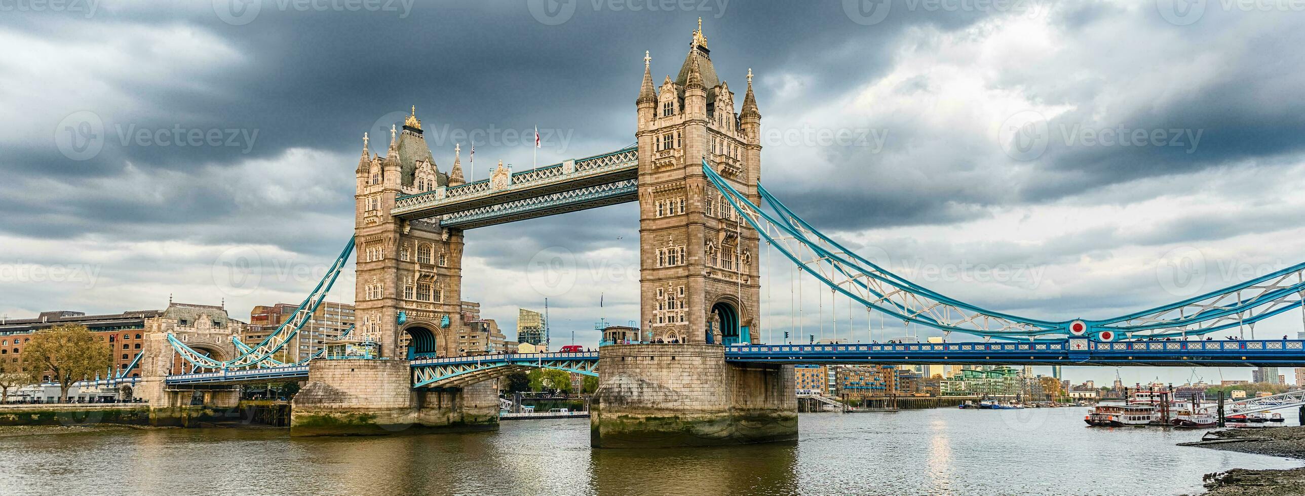 de ikoniska torn bro, historisk landmärke i london, England, Storbritannien foto