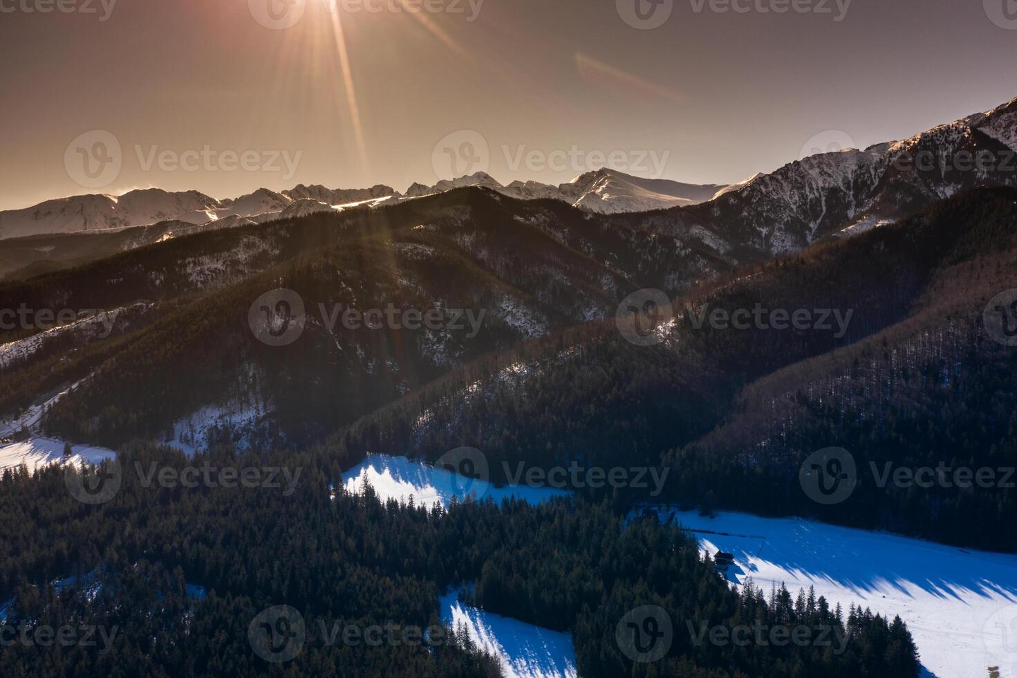 antenn vinter- tatra berg landskap av zakopane foto