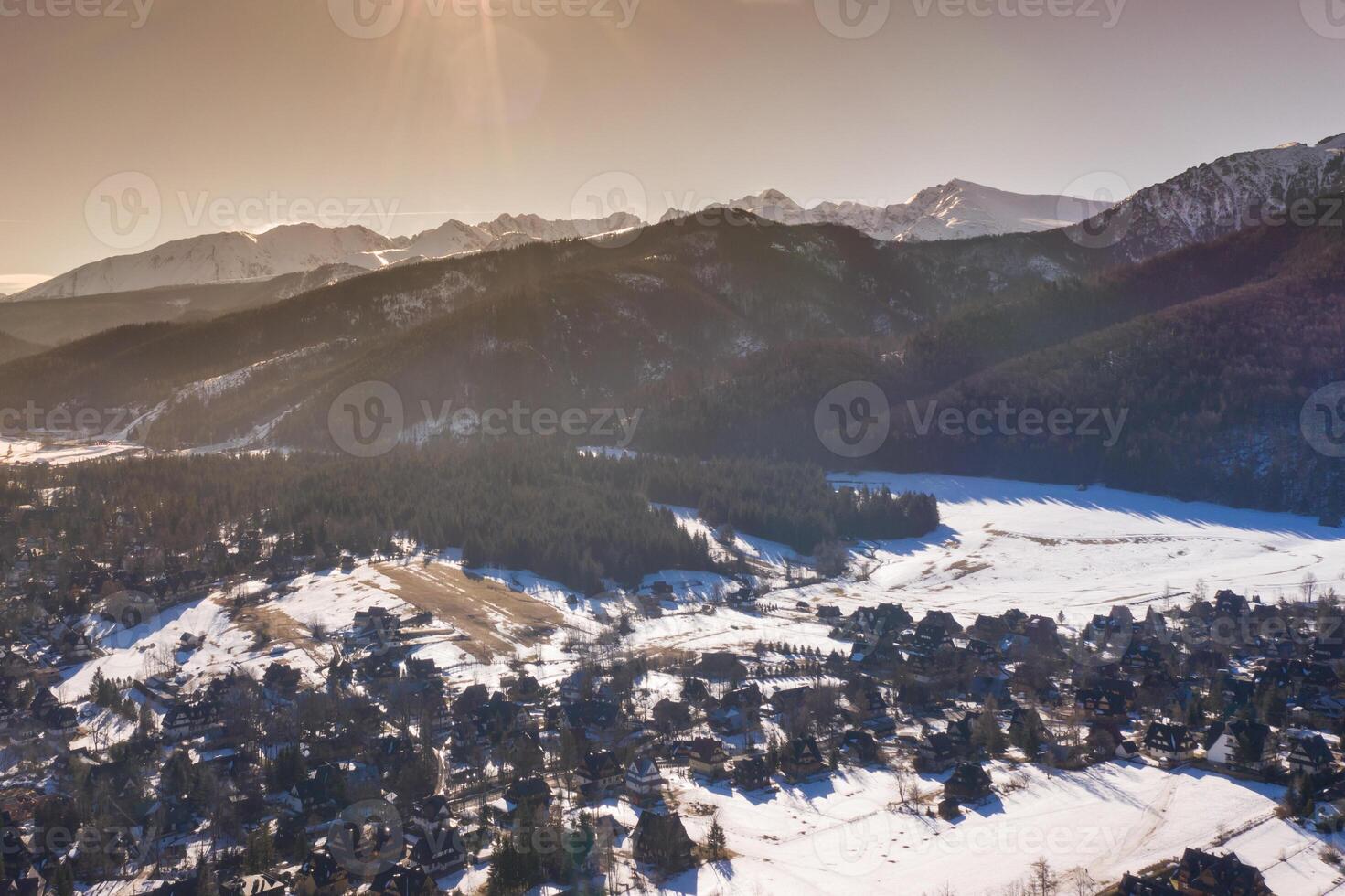 antenn vinter- tatra berg landskap av zakopane foto