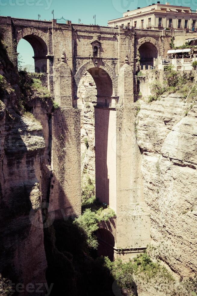 bro av ronda, ett av de mest känd vit byar av Malaga, andalusien, Spanien foto