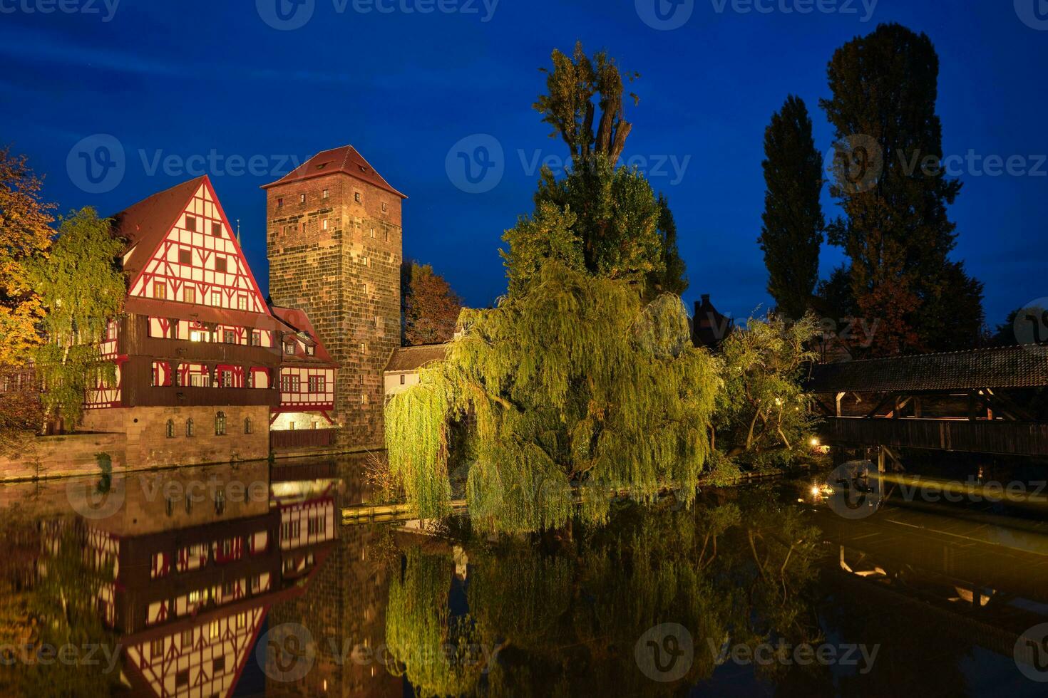 Nürnberg stad hus på flodstrand av pegnitz flod. Nürnberg, franken, Bayern, Tyskland foto