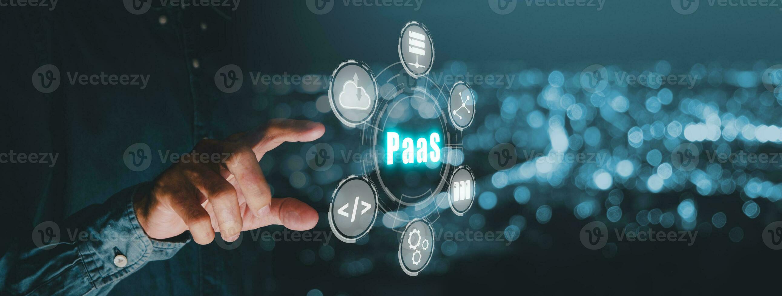 paas - plattform som en service, man hand rörande paas ikon på vr skärm på blå bokeh bakgrund, internet teknologi och utveckling begrepp. foto