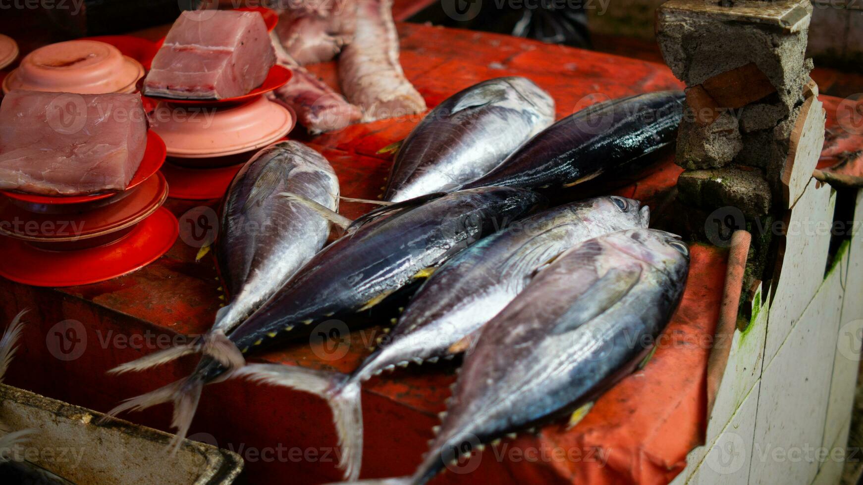 färsk skaldjur på de fisk marknadsföra foto