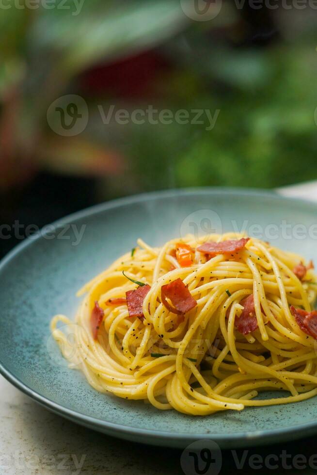 stänga upp spaghetti på tabell foto