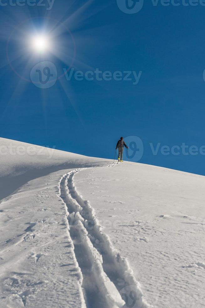 klättra på skidalpinism foto