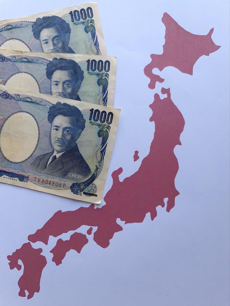 japanska sedlar och bakgrund med japan karta silhuett foto
